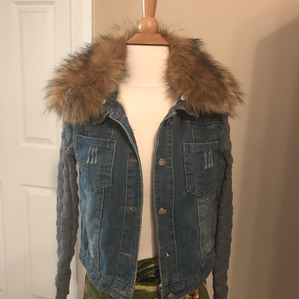 XS Jean jacket w/faux fur collar
